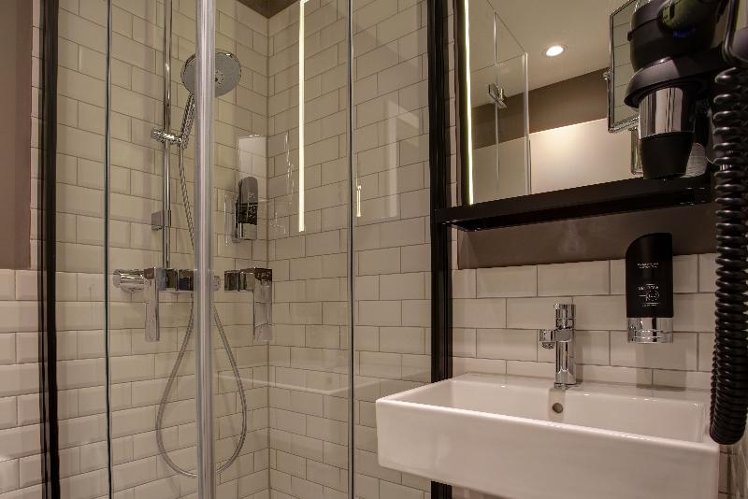 SINGLE STANDARD Room