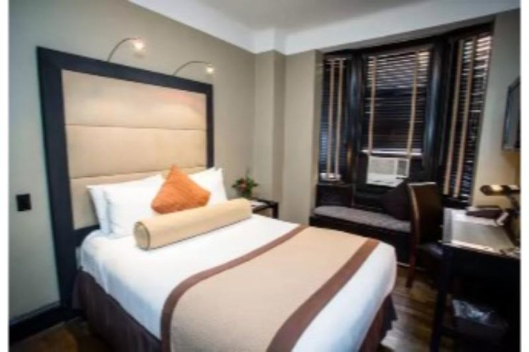 DOUBLE QUEEN SIZE BED Room