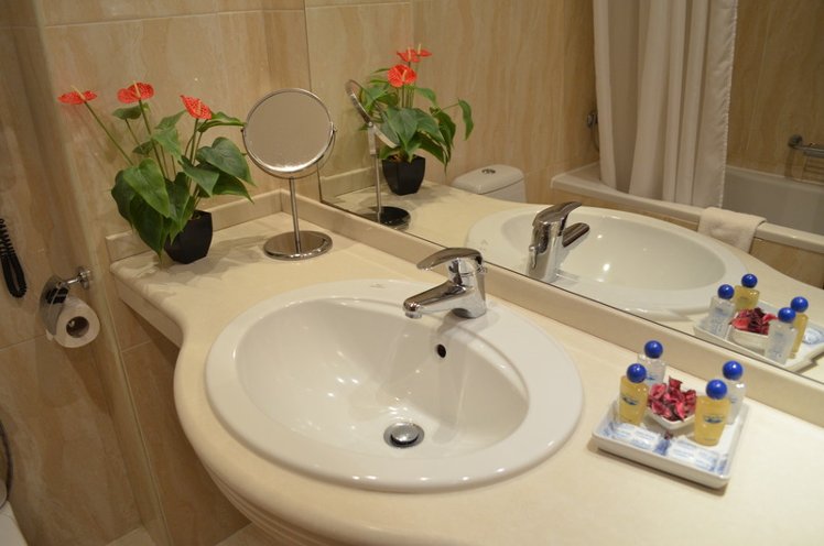 SINGLE STANDARD Room