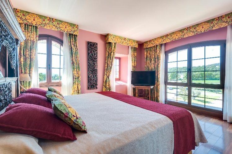 Double or Twin DELUXE Room
