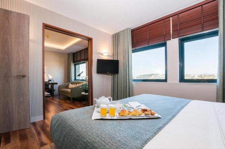 SUITE PREMIUM KING BED Room