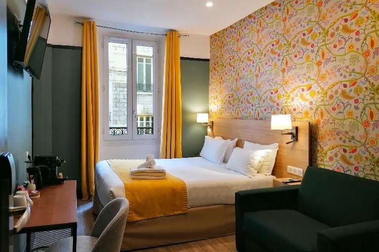 DOUBLE SUPERIOR QUEEN BED Room
