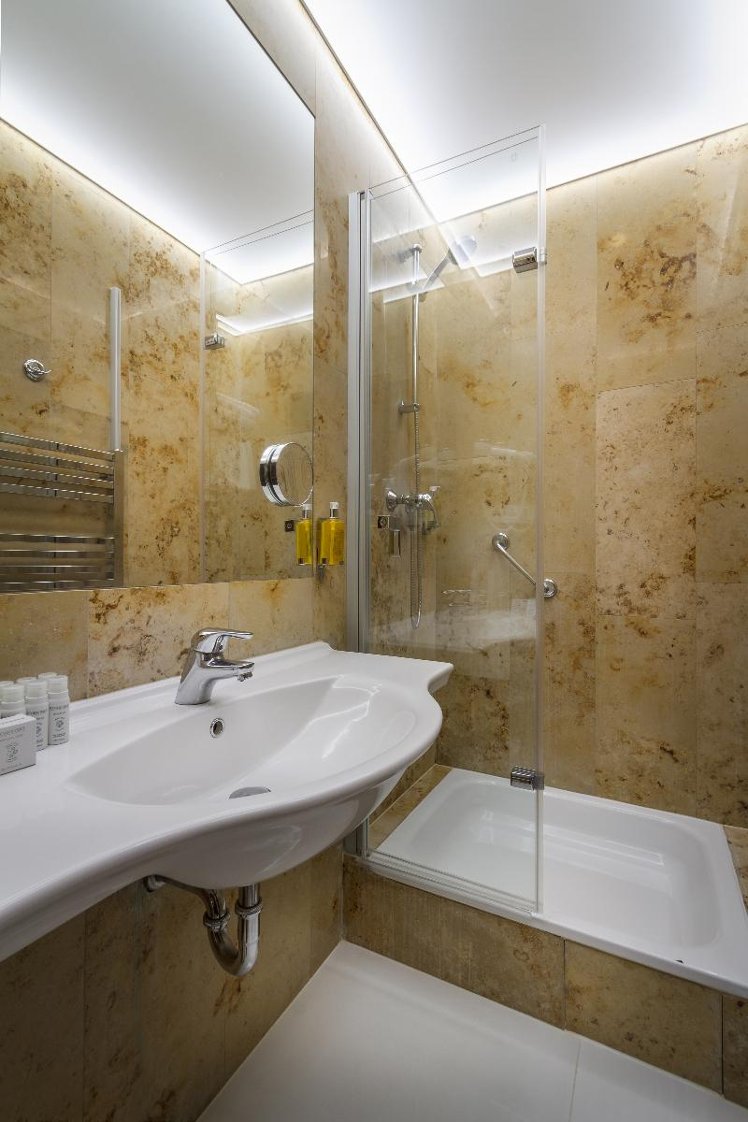 TRIPLE STANDARD Room