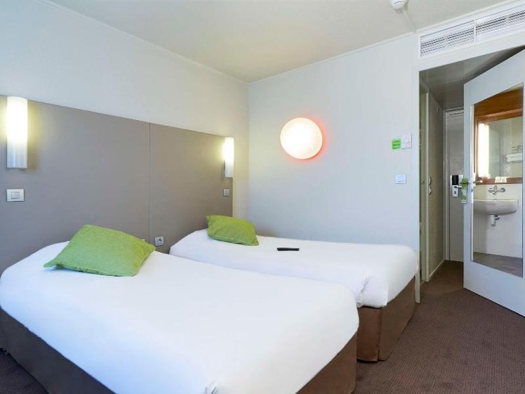 TRIPLE STANDARD Room