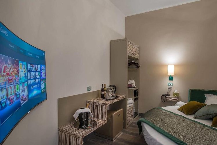 DOUBLE DELUXE KING BED Room
