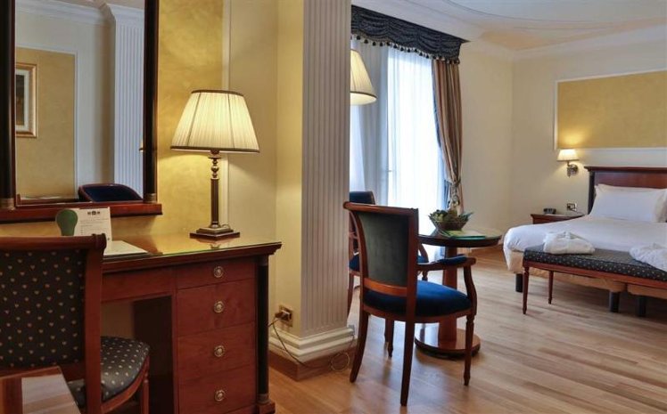 JUNIOR SUITE STANDARD Room