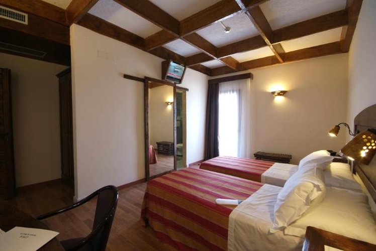 JUNIOR SUITE STANDARD Room