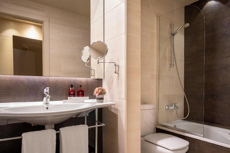 DOUBLE STANDARD Room