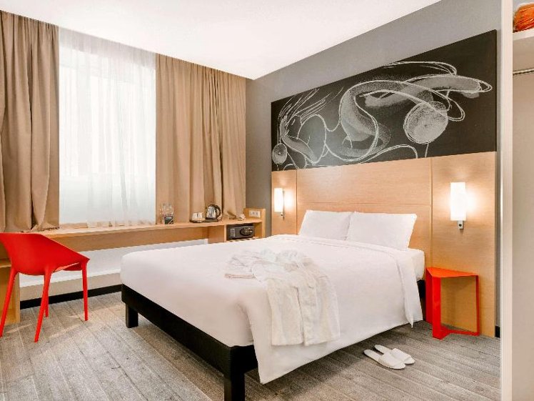 DOUBLE PREMIUM KING BED Room