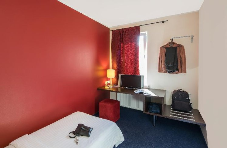 SINGLE STANDARD Room