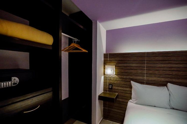 DOUBLE KING SIZE BED Room