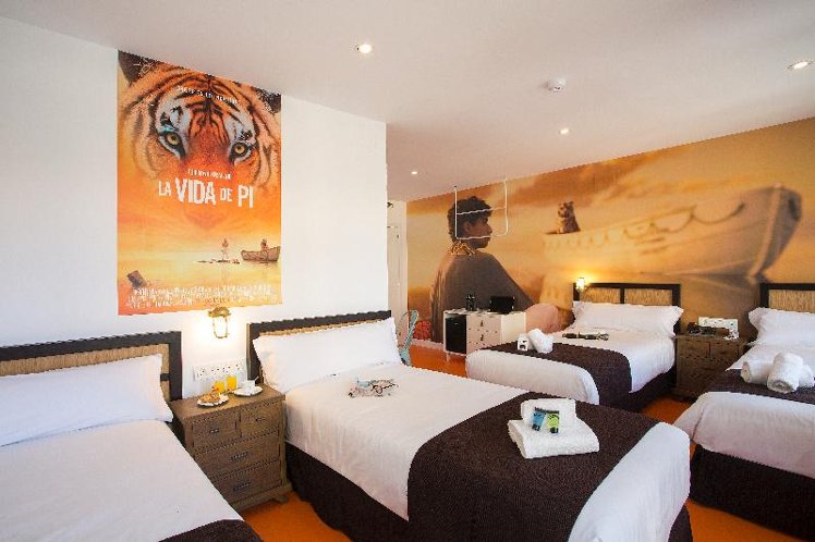 QUADRUPLE STANDARD Room
