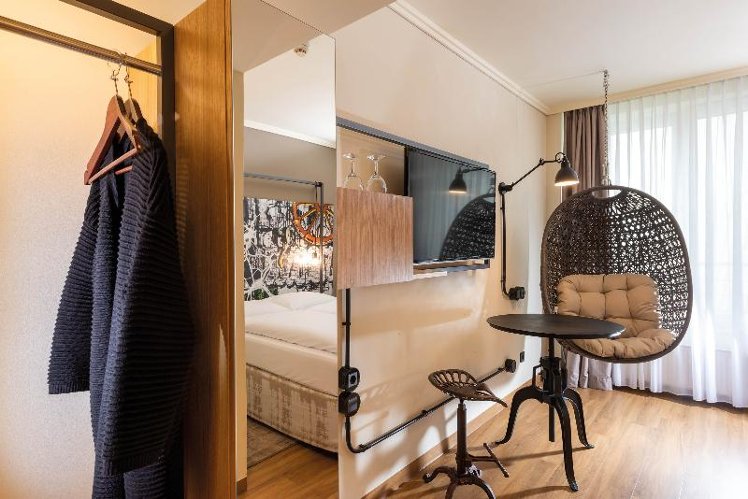 SINGLE STANDARD Room