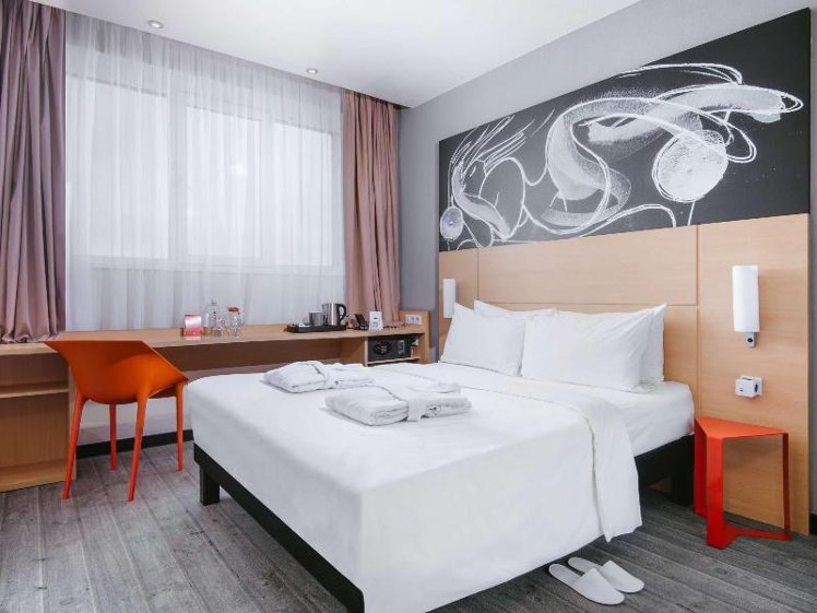 DOUBLE PREMIUM KING BED Room