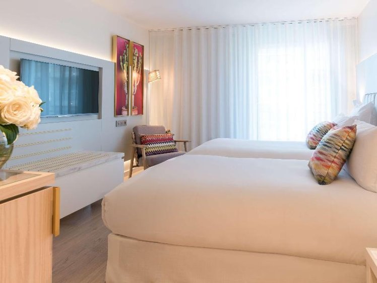 TWIN DELUXE WITH BALCONY Room