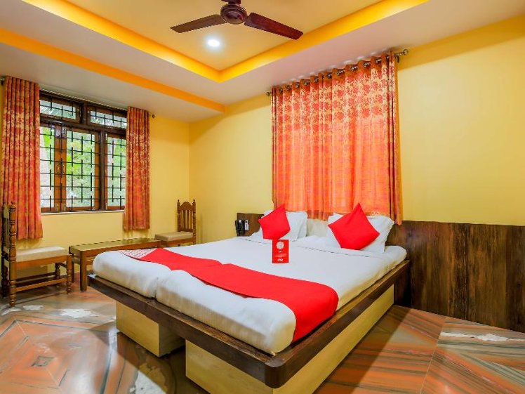 Meera Motels & Residency