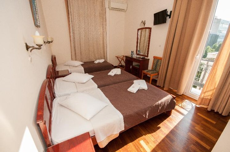 TRIPLE STANDARD Room