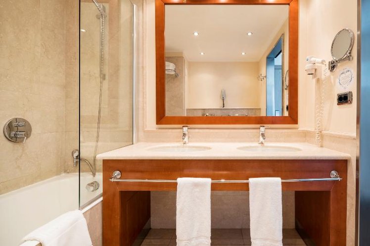 DOUBLE STANDARD Room