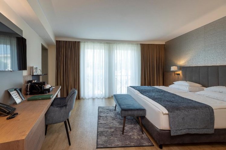 JUNIOR SUITE STANDARD Room