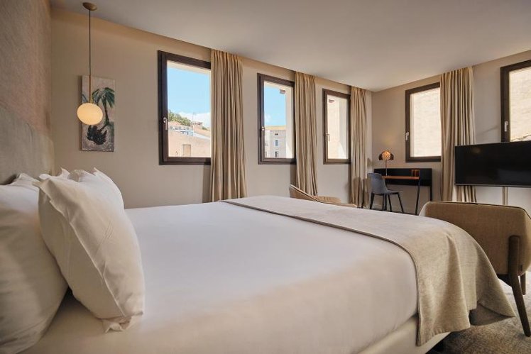 JUNIOR SUITE STANDARD Room