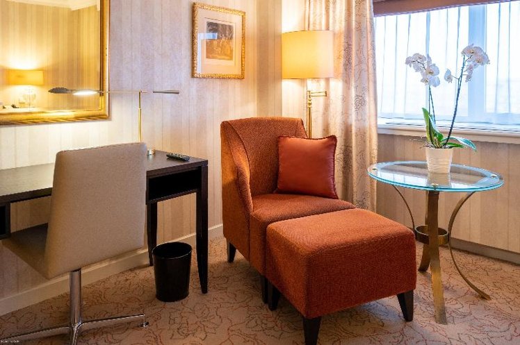 DOUBLE PREMIUM KING BED Room