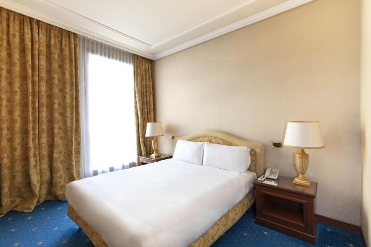 DOUBLE CLASSIC KING BED Room