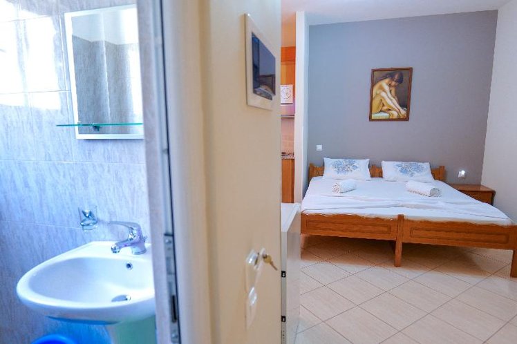 DOUBLE ONE BEDROOM ONE BATHROOM Room