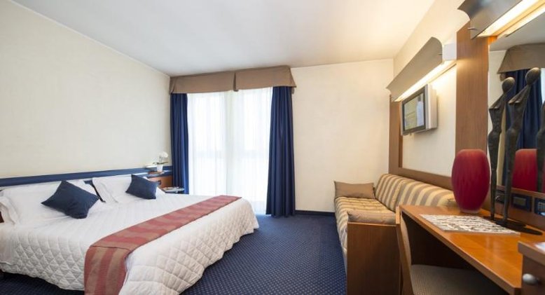 QUADRUPLE STANDARD Room