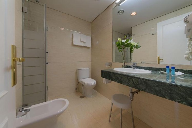 DOUBLE SINGLE USE STANDARD Room