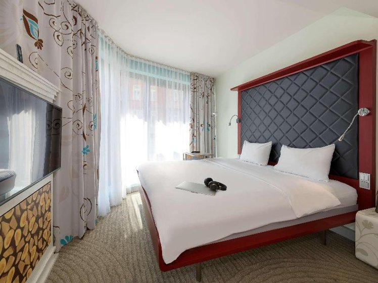 DOUBLE QUEEN SIZE BED Room
