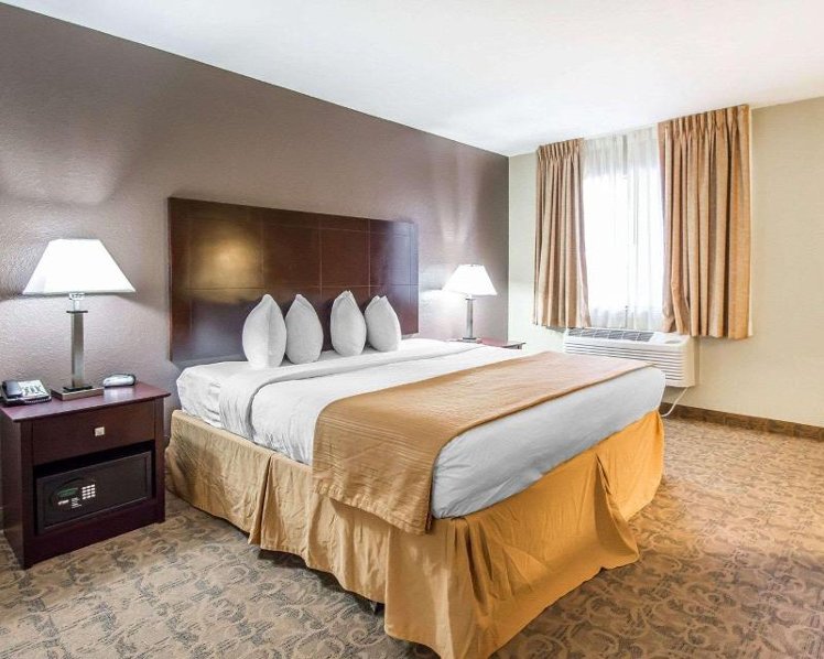 Quality Inn & Suites By The Parks