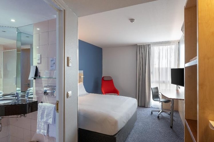DOUBLE WITH DOUBLE BED Room
