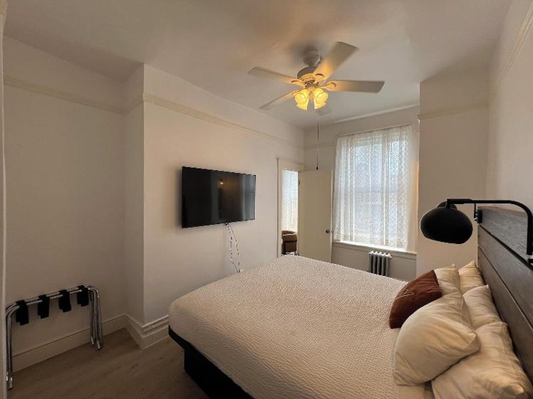 SUITE KING SIZE BED Room