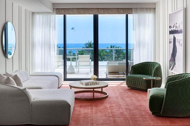 STUDIO OCEAN VIEW KING BED Room