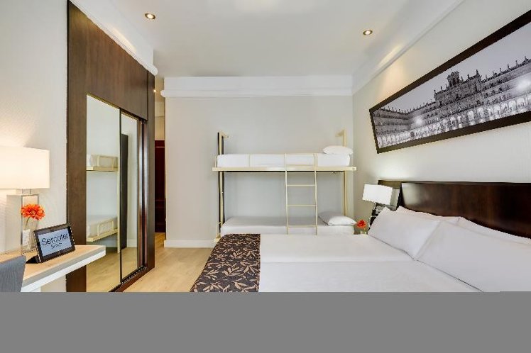 FAMILY ROOM CAPACITY 4 Room
