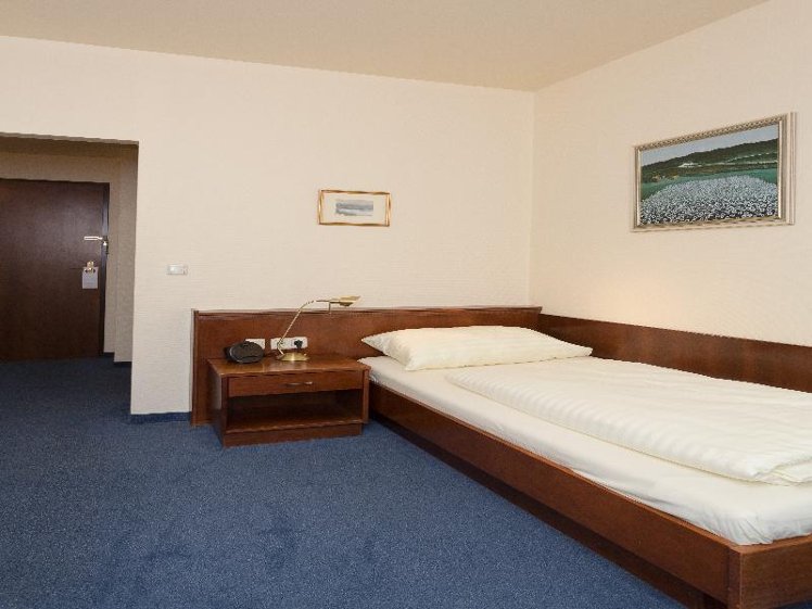 SINGLE STANDARD Room