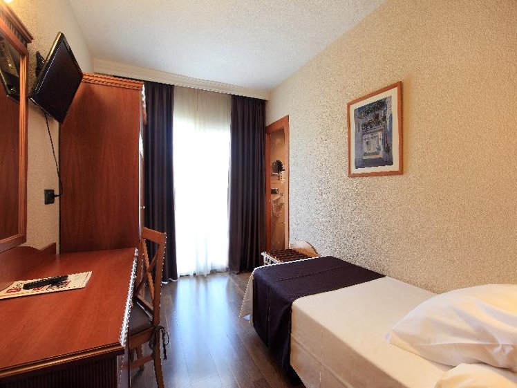 SINGLE STANDARD Room