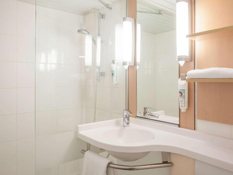 TRIPLE WITH DOUBLE BED Room