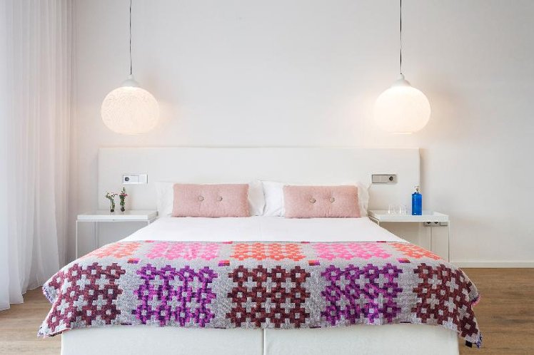 DOUBLE SINGLE USE DELUXE Room