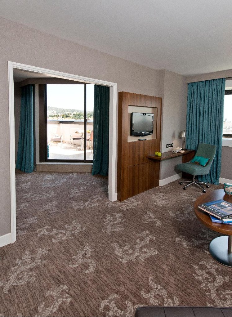 SUITE KING SIZE BED Room