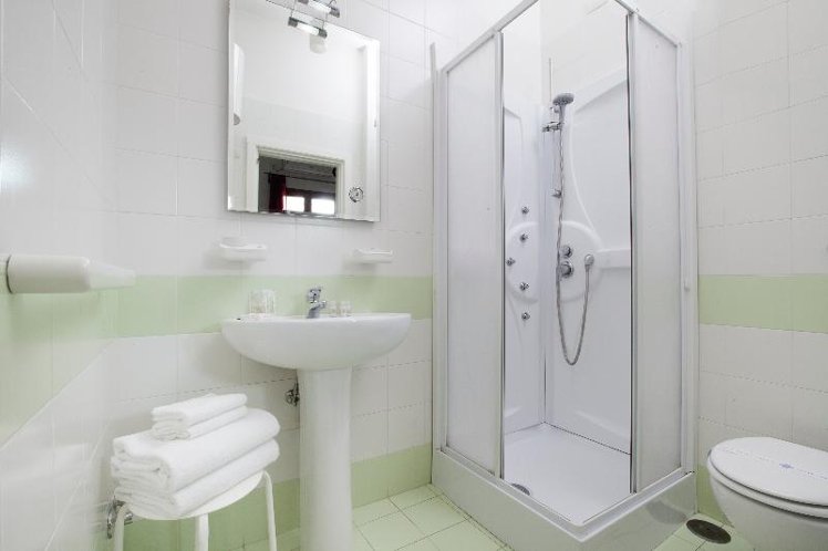 SINGLE STANDARD Room