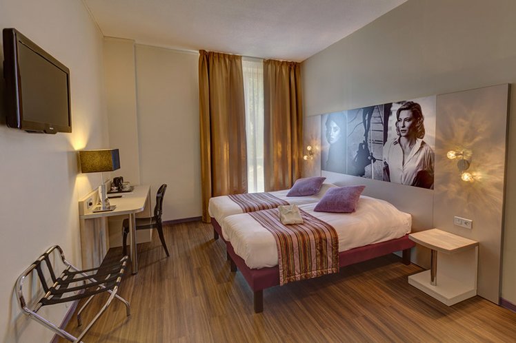 DOUBLE STANDARD Room
