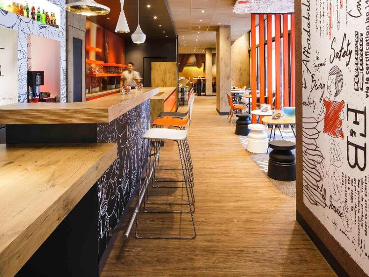 Ibis Versailles Château