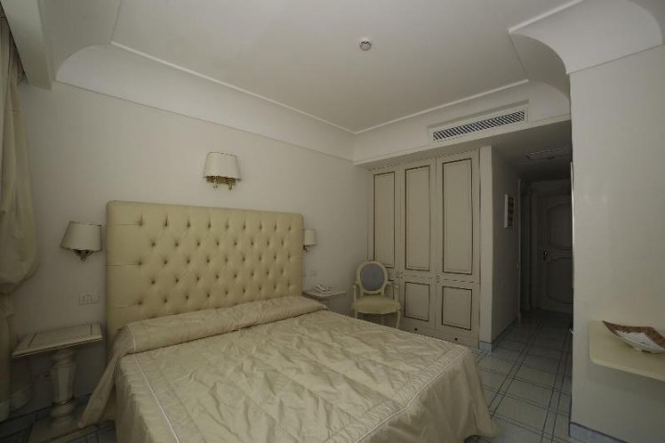 DOUBLE ECONOMY Room