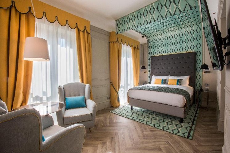 DOUBLE PREMIUM QUEEN BED Room