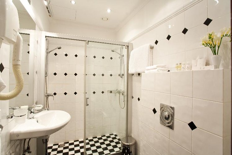 DOUBLE SINGLE USE STANDARD Room