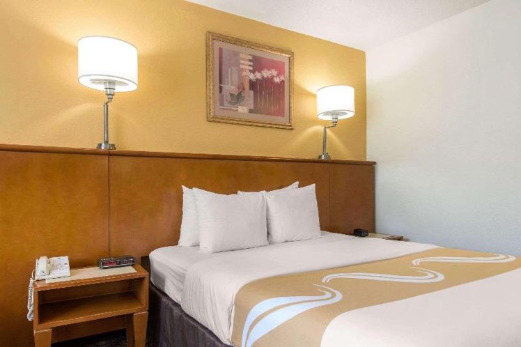 DOUBLE QUEEN SIZE BED Room