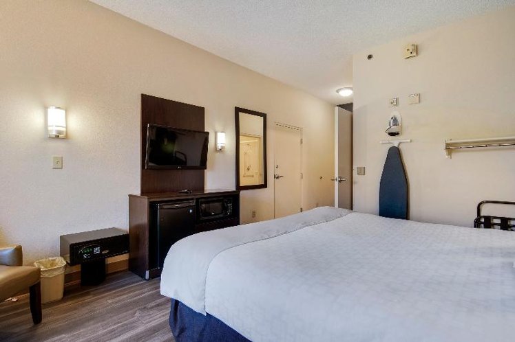 DOUBLE KING SIZE BED Room