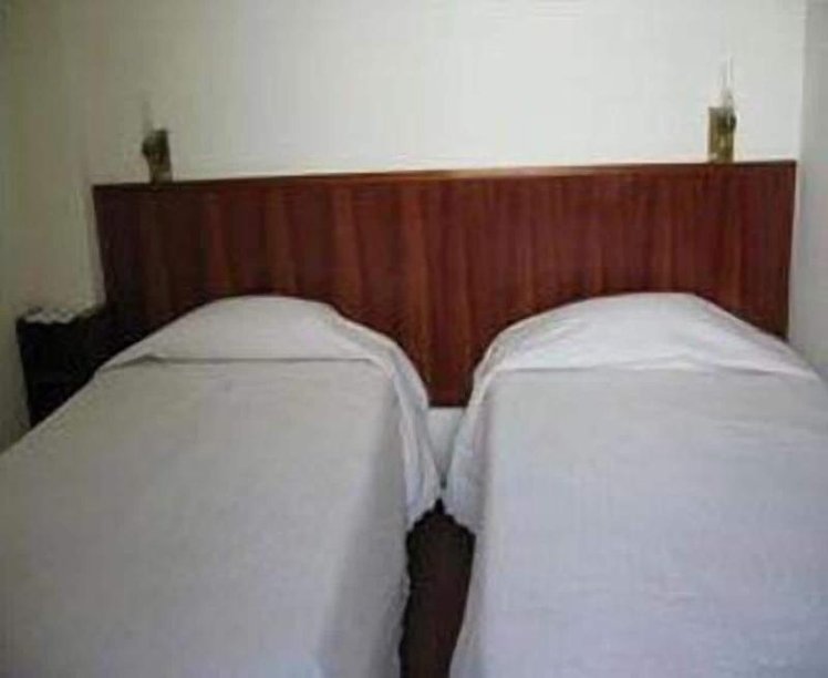 SINGLE STANDARD Room