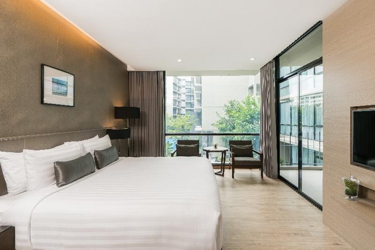 DOUBLE DELUXE POOL VIEW Room